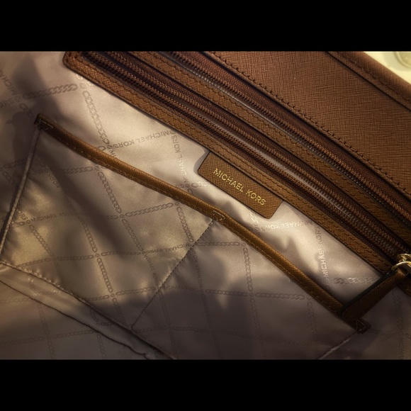 MICHAEL KORS Jet Set Travel Multifunctional Tote - Picture 7 of 12